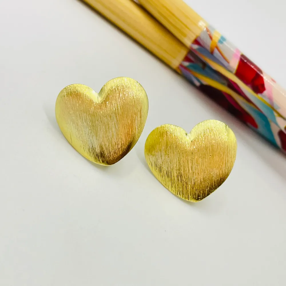 BO113 Base de Aro Corazón Lijado Levemente Bombé argolla posterior 16 x 17 mm Espesor 0.6 mm Base de Aro Baño Oro 100002