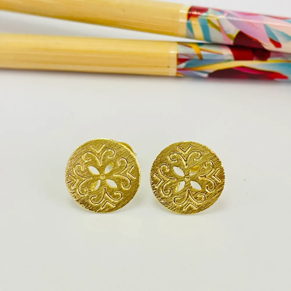 BO96 Base Aro Calada Lijada Tipo Stgo. Figuras caladas y estampadas diá. 13 mm Espesor 0.8 mm Argolla Posterior Base de Ar...