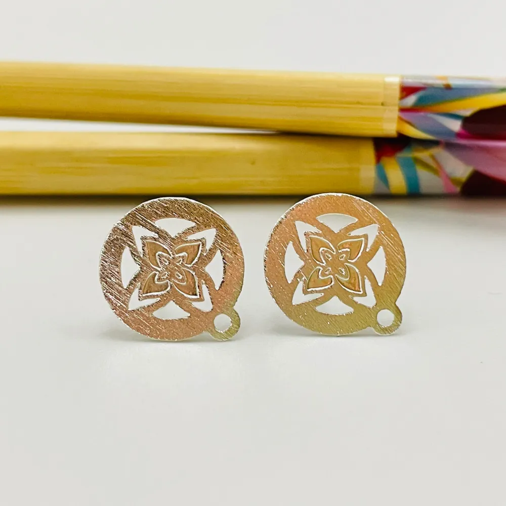 BP92 Base Aro Calada Lijada Flor tipo Lilium central diá. 13 mm más Argolla Inferior Espesor 0.8 mm Base de Aro Baño Plata...