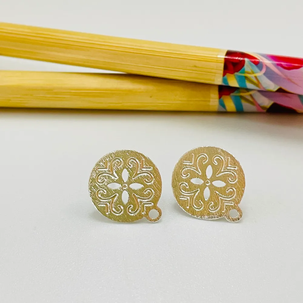 BP98 Base Aro Calada Lijada Tipo Stgo. Figuras caladas y estampadas diá. 13 mm más argolla inferior Espesor 0.8 mm Base de...