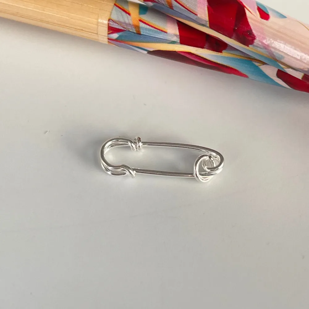 AP141 Alfiler de Gancho 20x6 mm con 1 argollita Accesorio Baño Plata 100007