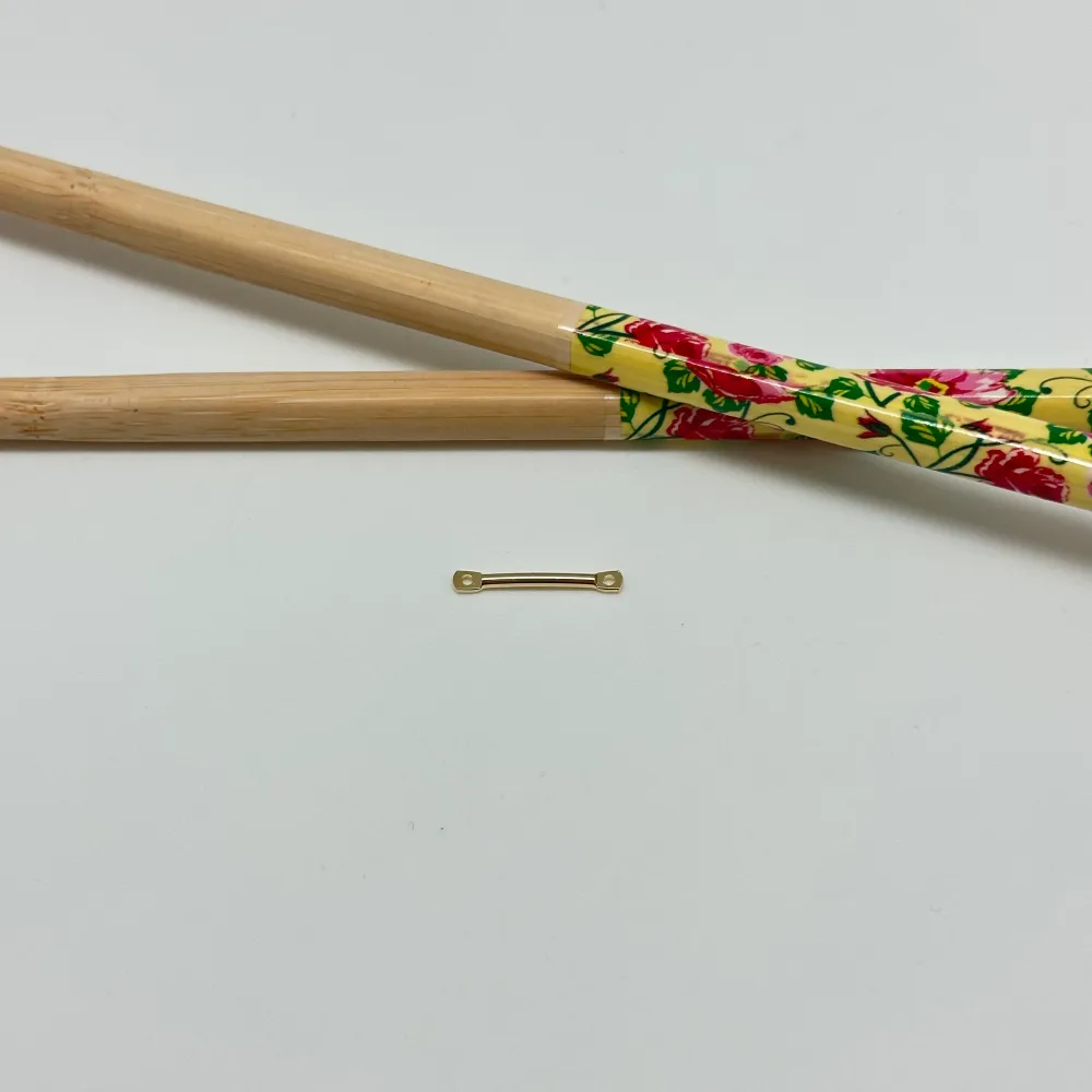 AO126 Palito para montaje con 2 perforaciones en extremo 18 x 1.5 mm Accesorio Baño Oro 100012