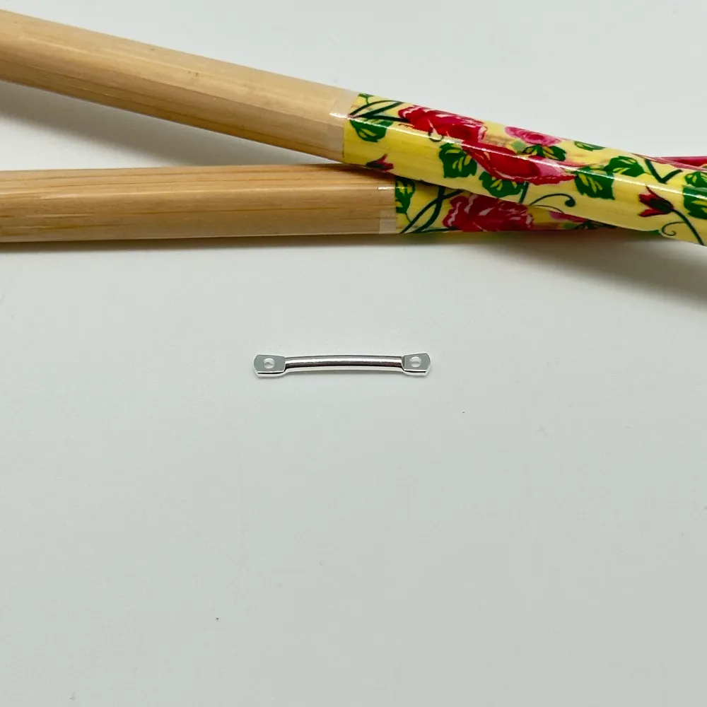 AP126 Palito para montaje con 2 perforaciones en extremo 18 x 1.5 mm Accesorio Baño Plata 100012