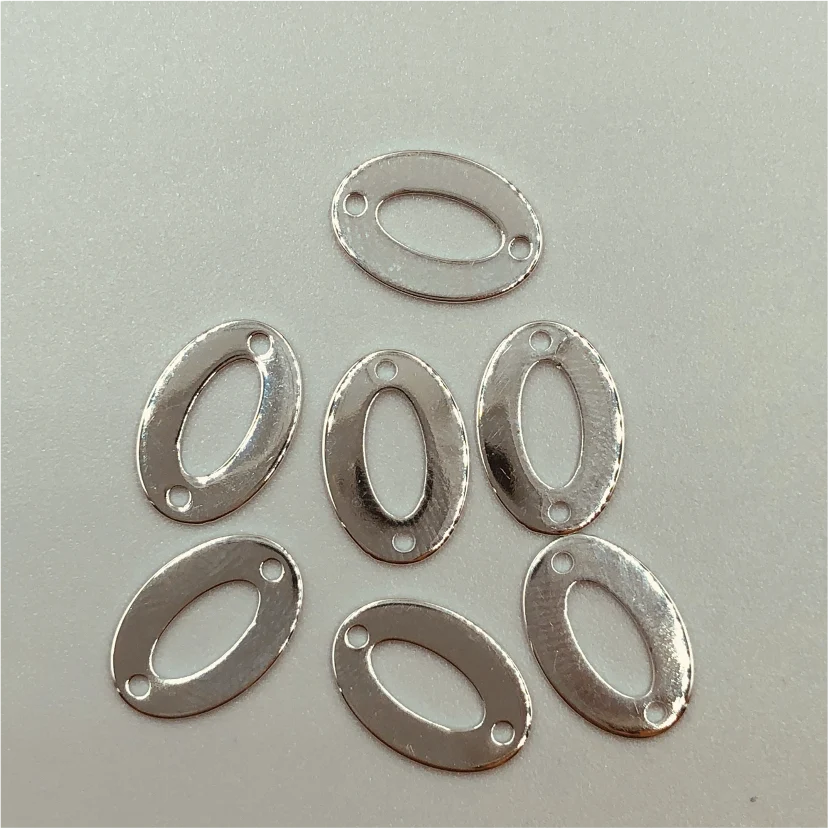 AP89 Argolla Oval 8.5 x 12.5 2 Perforaciones Accesorio Baño Plata 100012