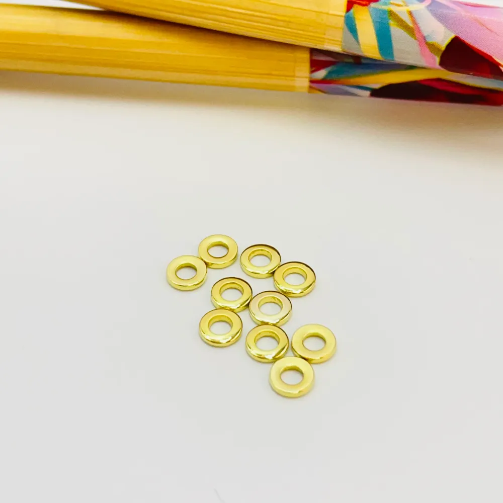 MO47 Argolla Plana Cerrada Diá. Ext. 4 mm Diá. Int. 2 mm Espesor 1 mm Accesorio Baño Oro 100012