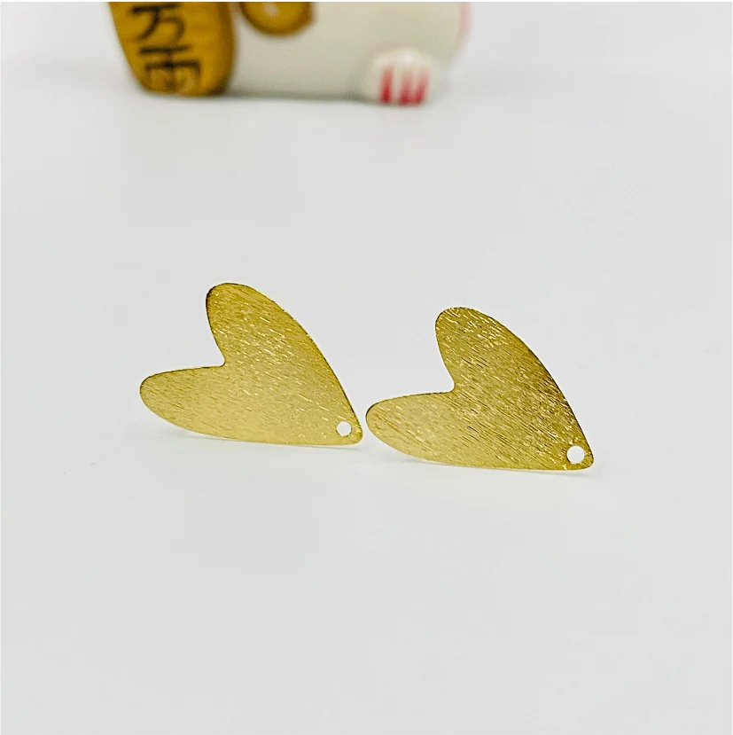 BO82 Corazón lijado con perforación inferior 20x15 mm Base de Aro Baño Oro 100013