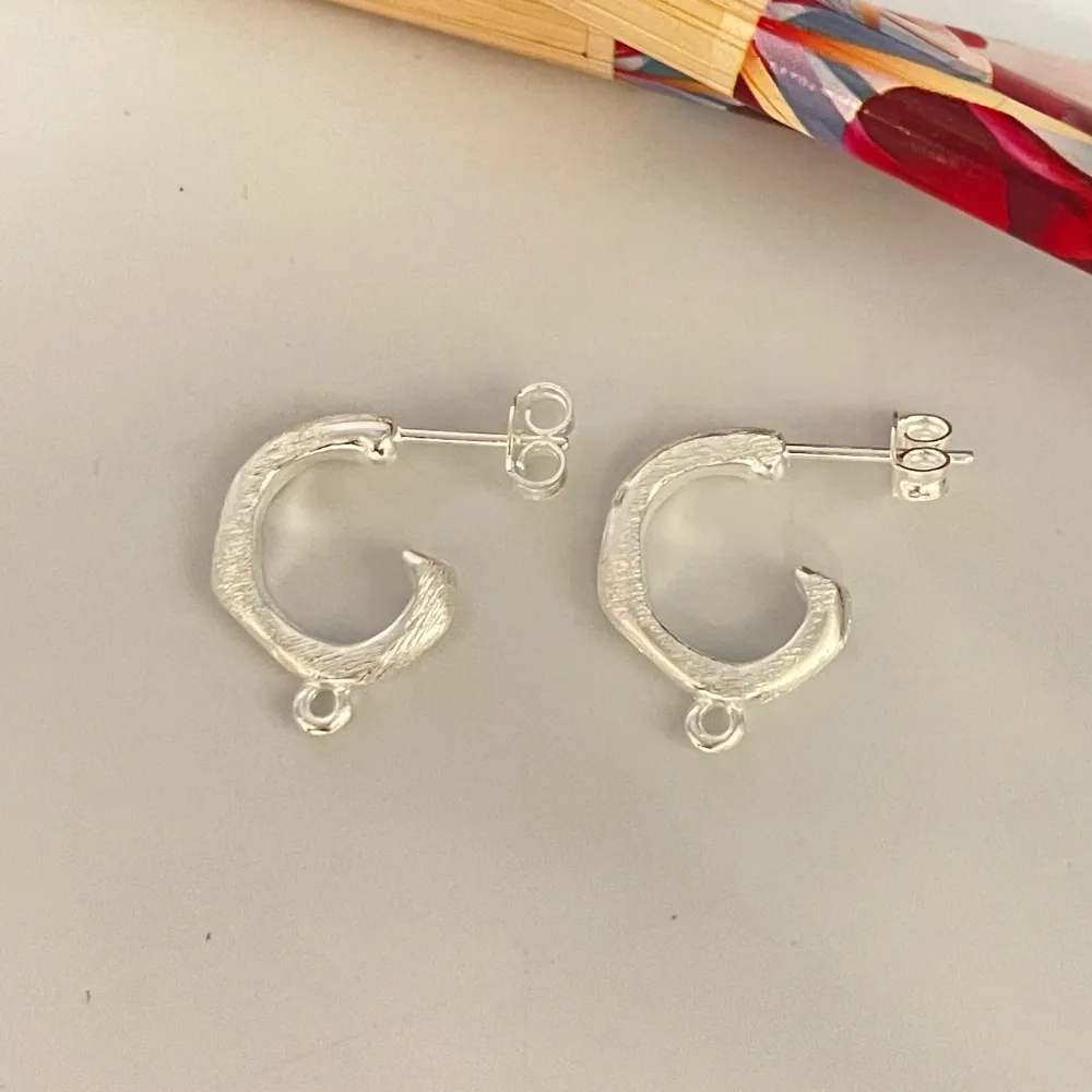 BP89 Base Aro Argolla lijada 15x13 mm espesor 2.8 mm mas argollita para colgante tipo orgánica Base de Aro Baño Plata 100013