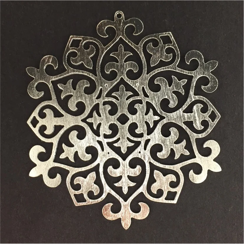 FP160 Figura Calada 73 x 64 mm Figura Baño Plata 100015