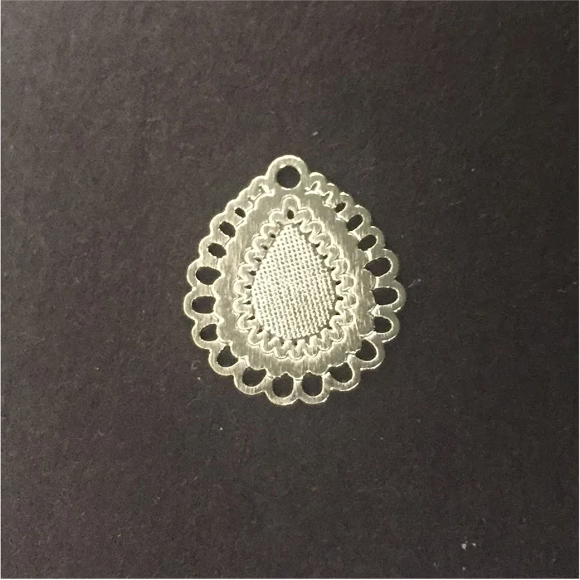 FP219 Figura Calada Bordes Gota 15 x 18 mm Figura Baño Plata 100015