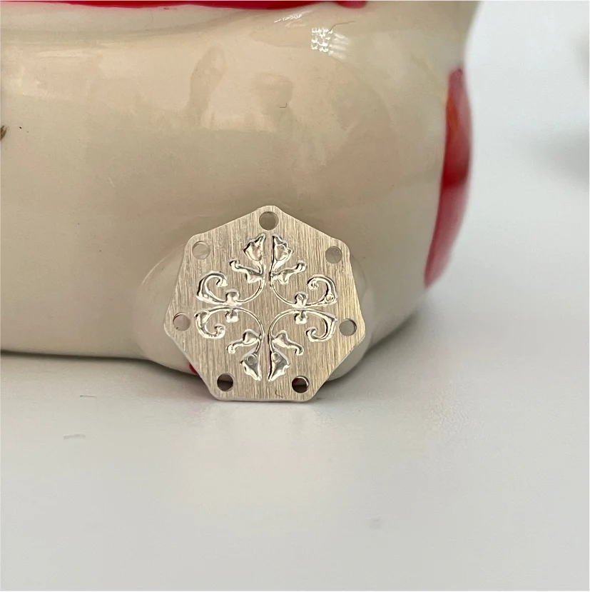 FP343 Mandala calada y estampada 7 lados 13 mm Figura Baño Plata 100015