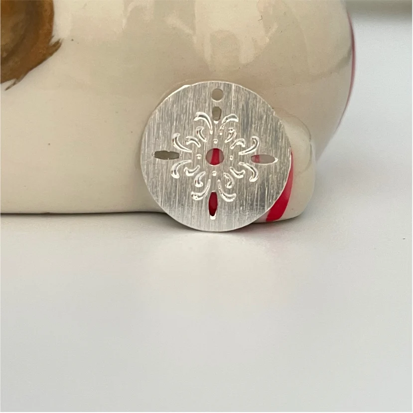 FP345 Mandala Redonda calada y estampada 13 mm Figura Baño Plata 100015