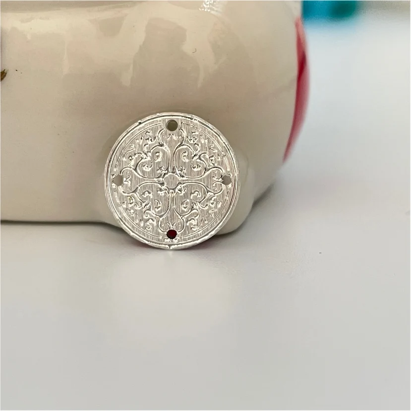 FP347 Mandala Redonda Estampada 4 perforaciones 13 mm Figura Baño Plata 100015
