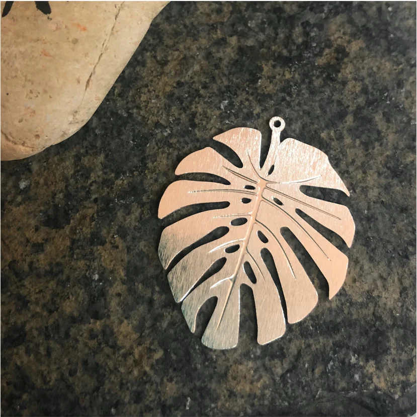 FP391 Monstera 30 x 35 mm Espesor 0.8 mm Figura Baño Plata 100015