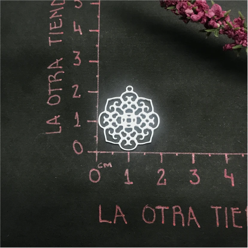 FP506 Mandala Flor 8 Puntas 20 mm Figura Baño Plata 100015