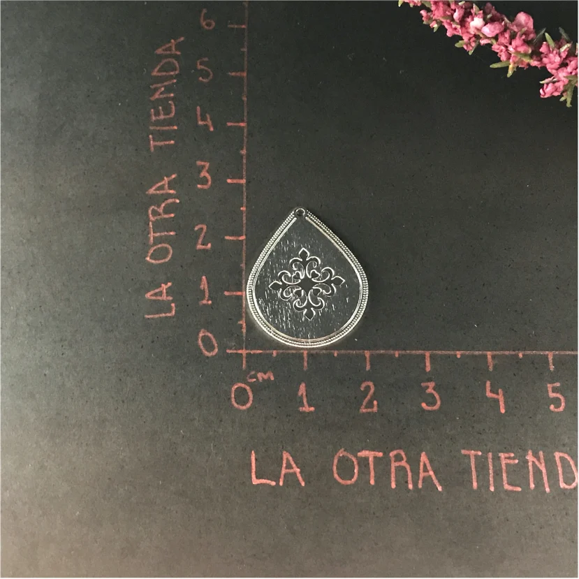 FP520 Gota Flor en Cruz 1 Perforación 20 x 25 mm Figura Baño Plata 100015
