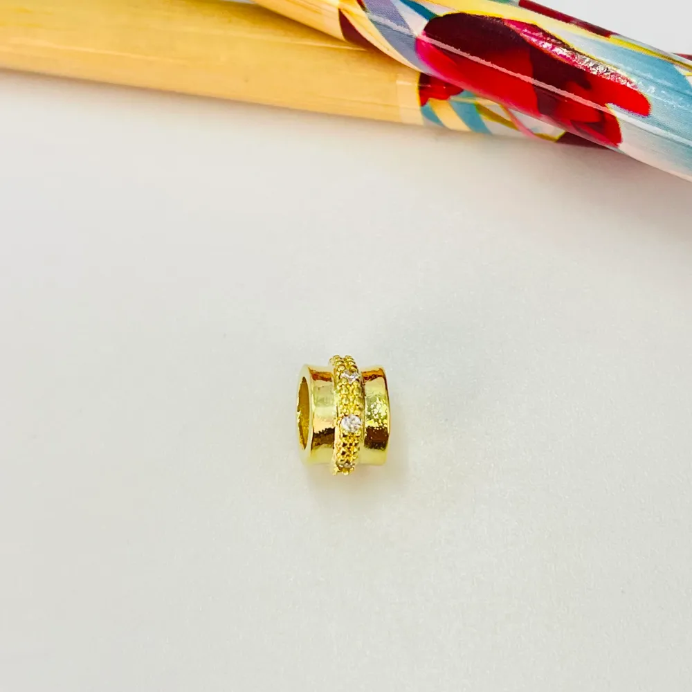 AO147 Accesorio para Pulsera o Collar con linea central de micro circones Diá. Exterior 7 mm Diá. Interno 5 mm Ancho 5.5 m...