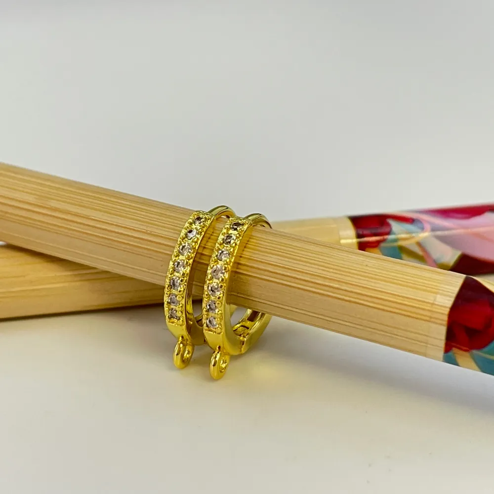 AO124 Argolla con 7 micro circones 12 x 2 mm con argollita Accesorio Baño Oro 100025