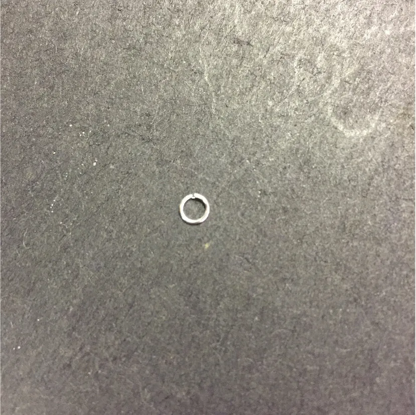 AP79 Argolla Diá. Externo 7 mm Diá. Interno 5 mm Espesor 1.2 mm Lijada Accesorio Baño Plata 100027