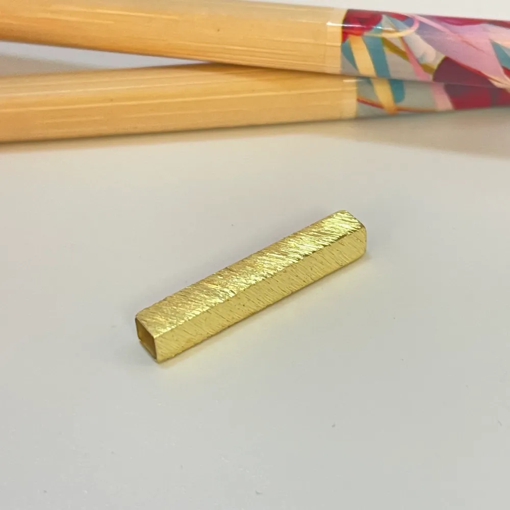 TO01 Tubo Cuadrado 25x4 mm Accesorio Baño Oro 100027