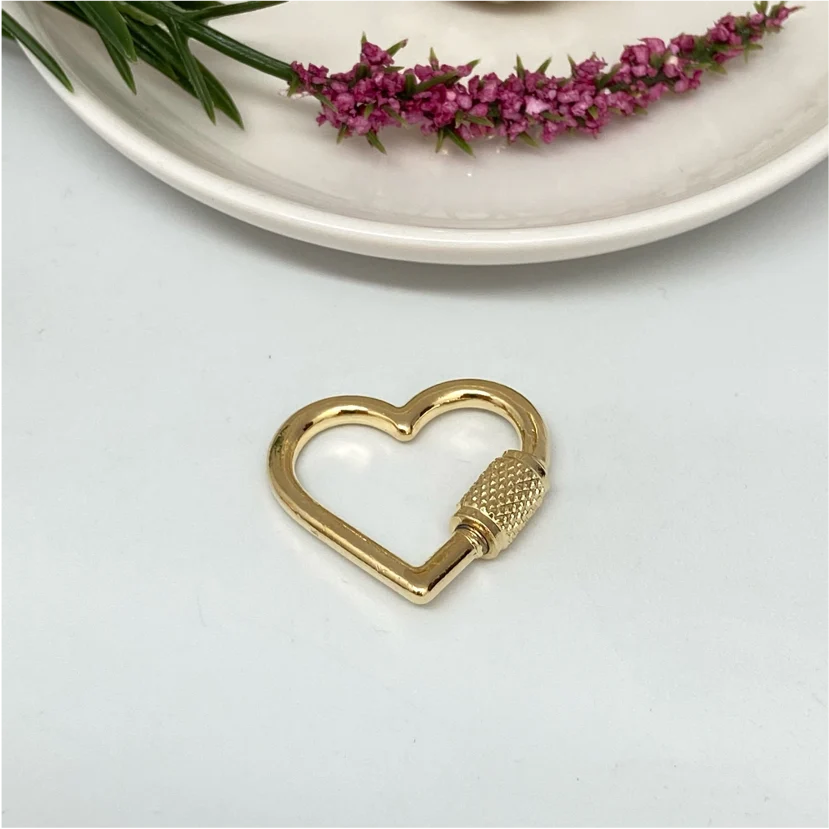 AO96 Broche Corazón Cierre Rosco Accesorio Baño Oro 100039