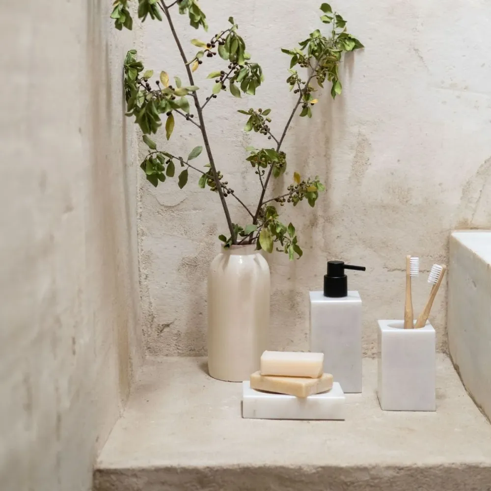 Dispensador de cuarto de baño de mármol blanco Andrea House