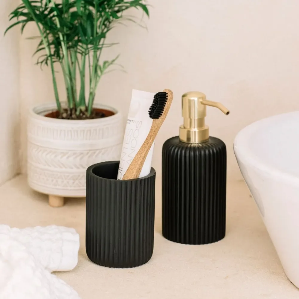 Dispensador de resina negro y dorado Andrea House