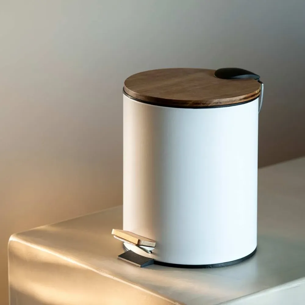 Papelera de baño blanca metal y madera 5L Andrea House