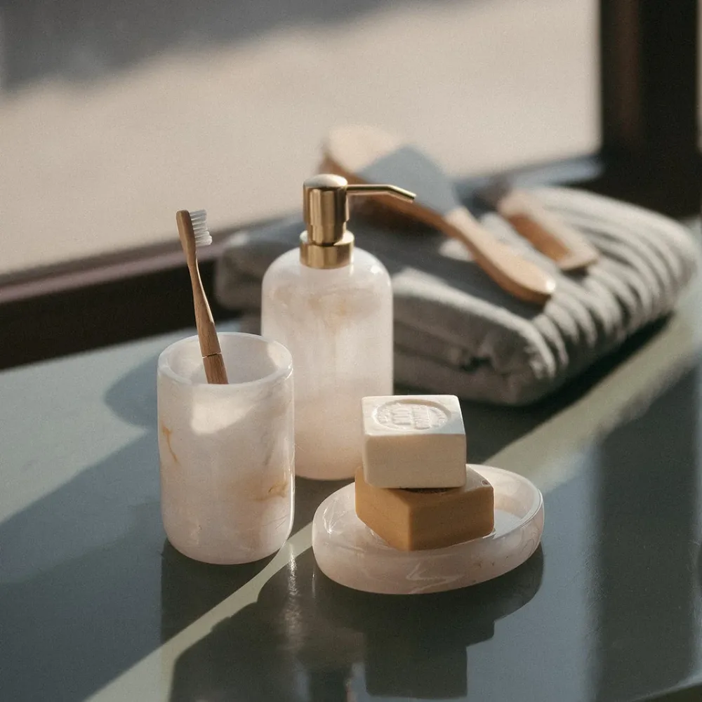 Portacepillos de baño efecto nácar clásico blanco Andrea House