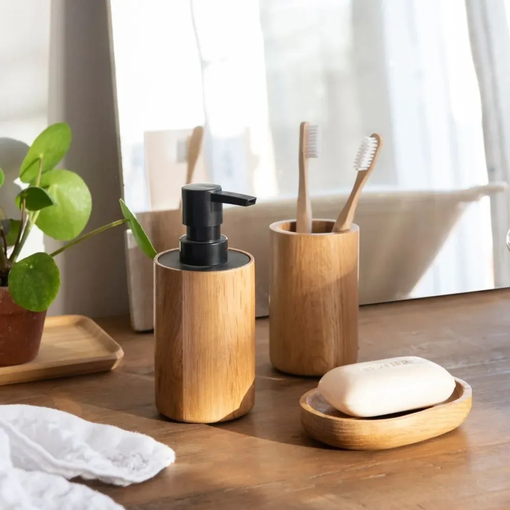 Portacepillos de baño de madera de roble marrón Andrea House