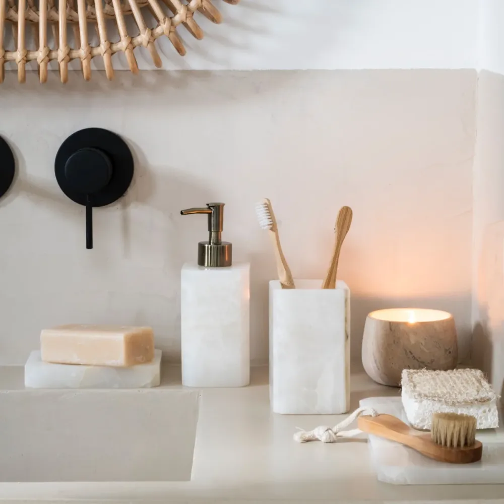 Portacepillos de cuarto de baño de mármol blanco Andrea House