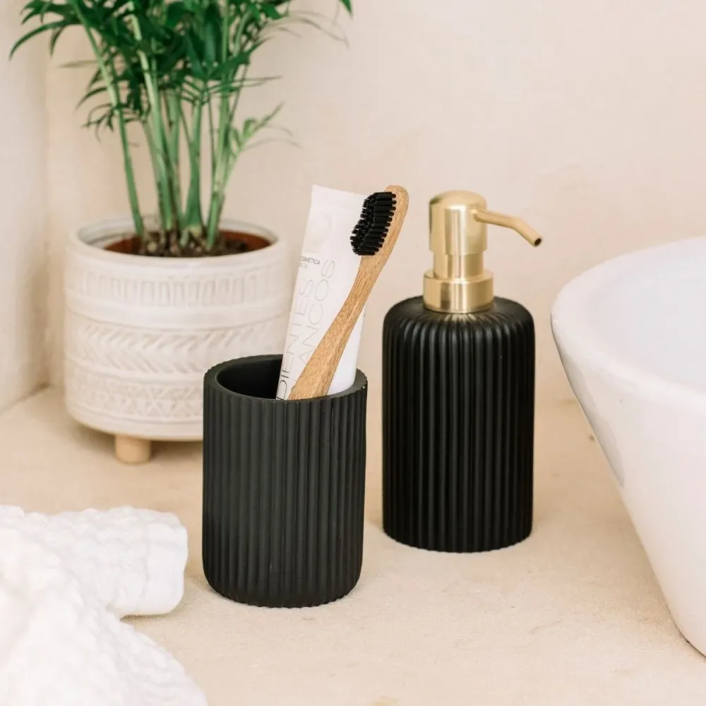 Portacepillos de resina de baño negro Andrea House