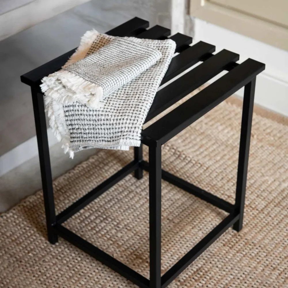 Taburete de baño negro de metal Andrea House