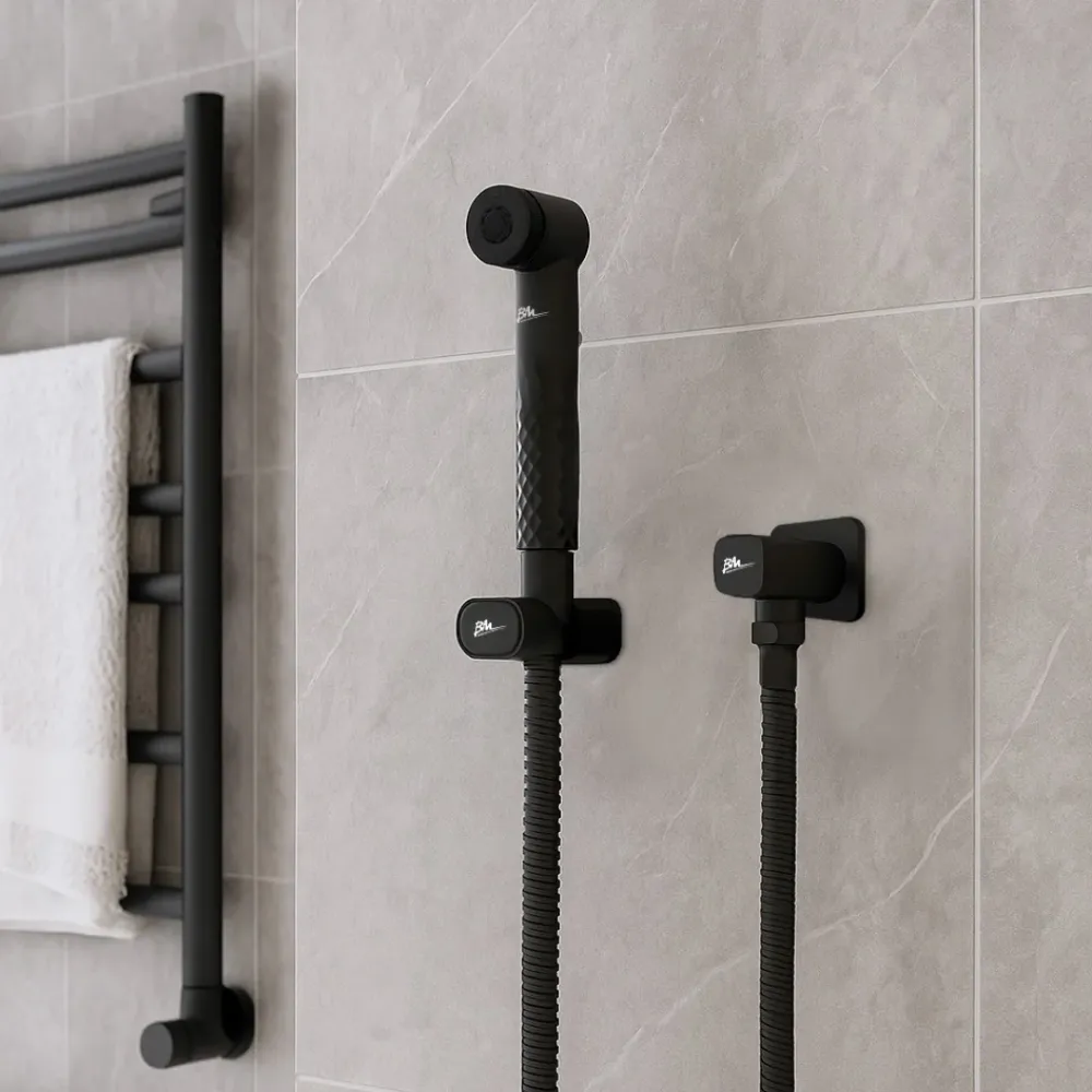 Juego de ducha bidet Montana en latón negro BM