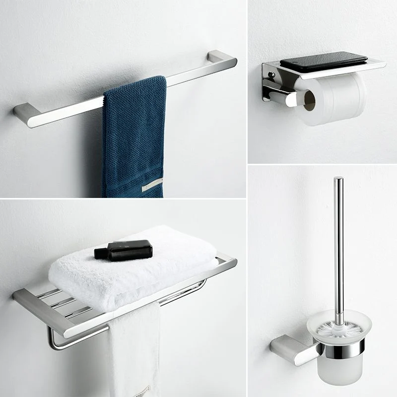 Accesorio de baño contemporáneo, individual o en conjunto, en color plateado. Clearhalo