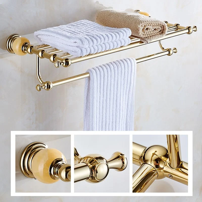 Accesorio de baño moderno, individual o en conjunto, en color dorado. Clearhalo