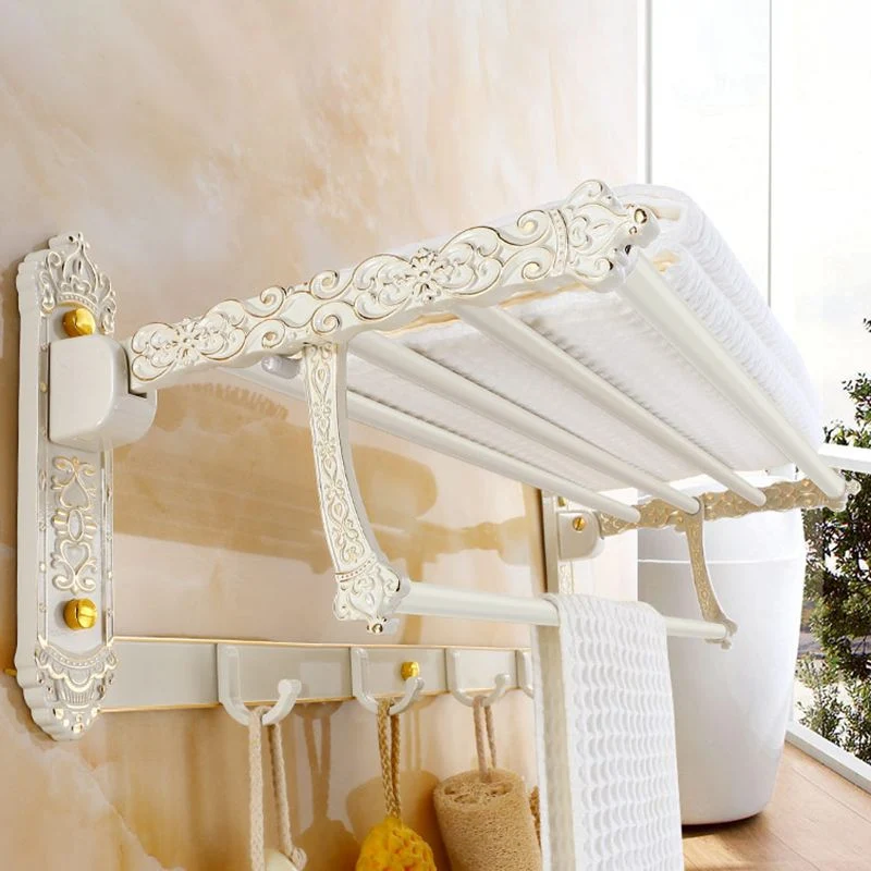 Accesorios de baño de metal tradicional Juego de herrajes con soporte de papel Clearhalo