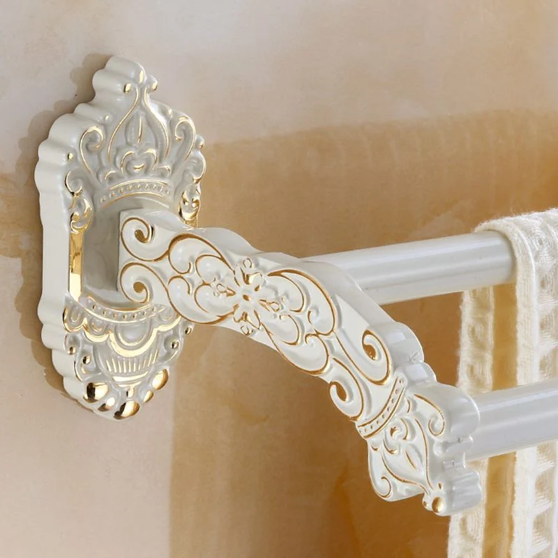 Accesorios de baño de metal tradicional Juego de herrajes con soporte de papel Clearhalo