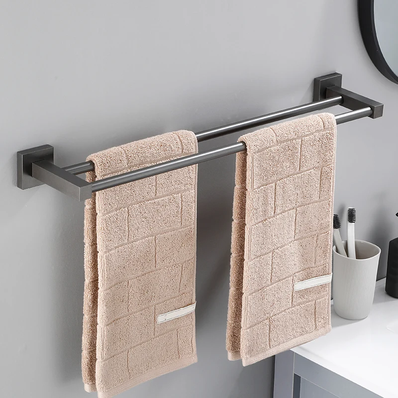 Accesorios de baño modernos Juego de herrajes Juego de herrajes para baño gris Clearhalo