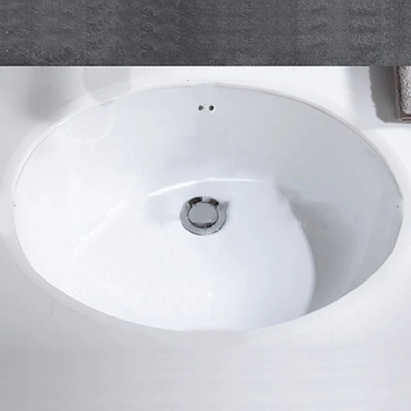 Fregadero de baño de estilo moderno, diseño de agujero de desbordamiento, lavabo de cerámica ovalado Clearhalo