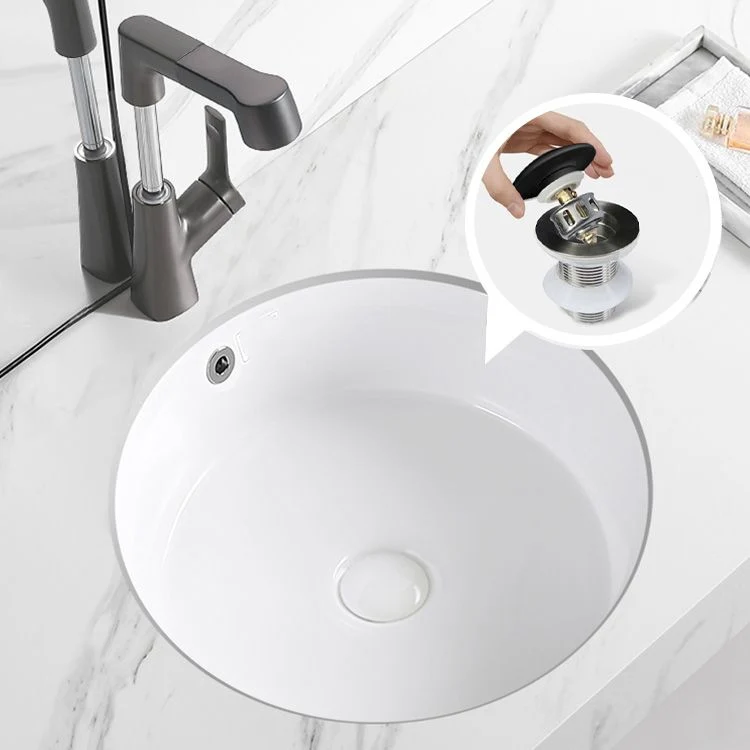 Fregadero de lavabo moderno de porcelana redonda con lavabo de baño bajo encimera de desbordamiento Clearhalo