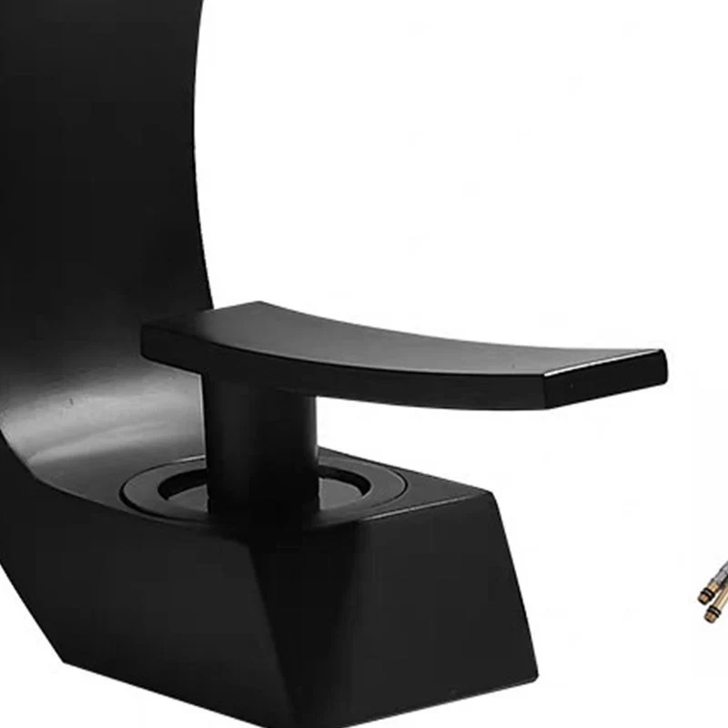Grifo de baño de lujo ligero grifo de lavabo de un solo orificio con manija de palanca Clearhalo