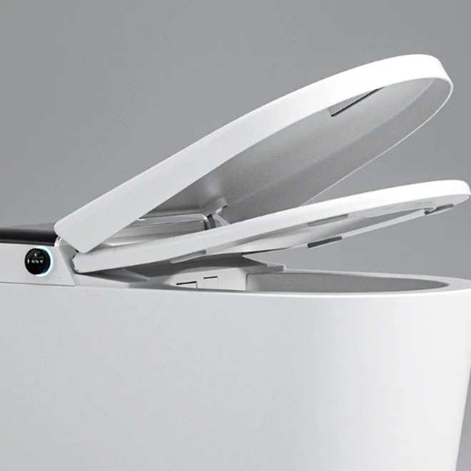 Inodoro inteligente con sensor de pie contemporáneo de cerámica blanca alargada Clearhalo