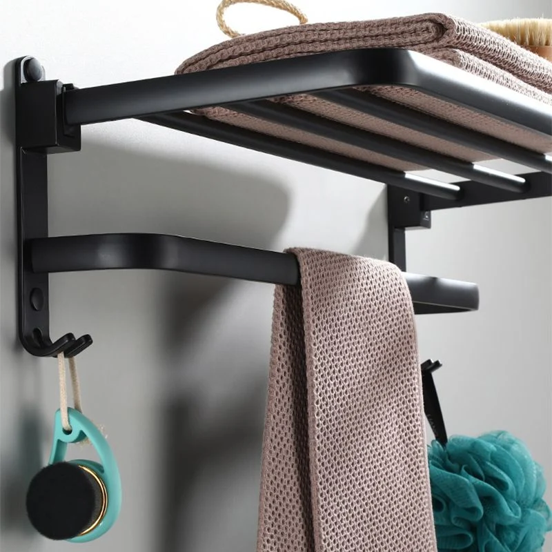 Juego de accesorios de baño contemporáneo, ganchos para batas con acabado negro/barra para toallero Clearhalo