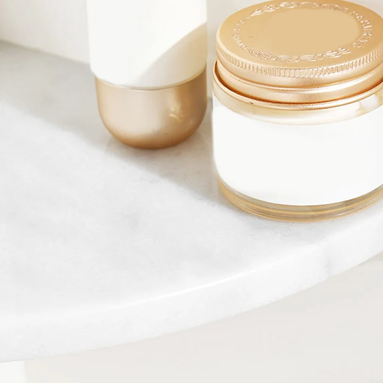Juego de accesorios de baño de latón con estante de baño de mármol de 2 piezas en blanco/verde Blanco Clearhalo