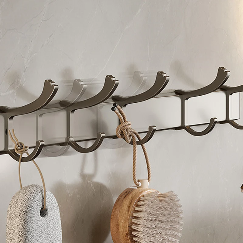 Juego de accesorios de baño moderno en gris con estante para baño, toallero, ganchos para bata y soporte para papel Clearhalo