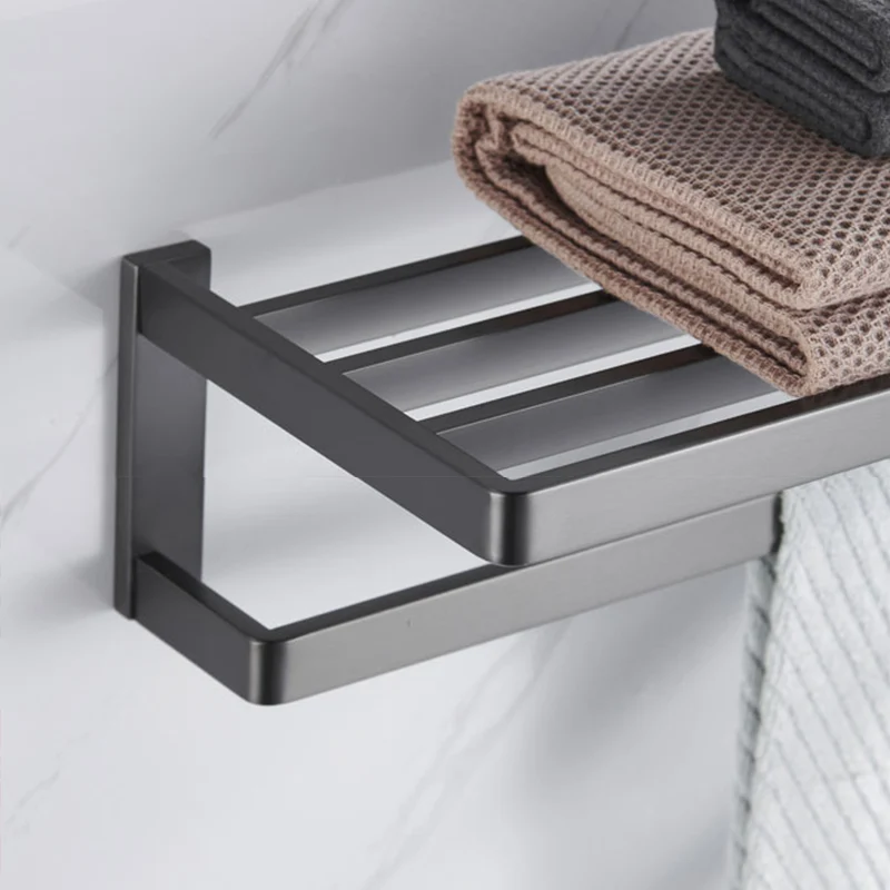 Juego de accesorios de baño moderno gris de 5 piezas en acero inoxidable Clearhalo