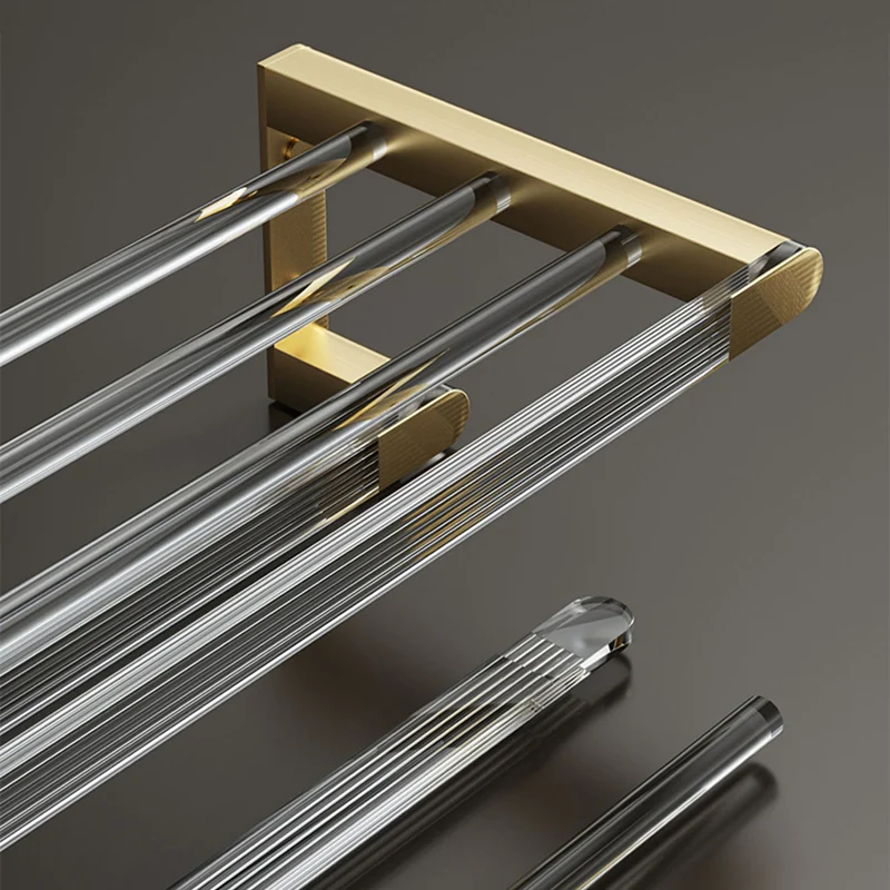 Juego de accesorios de baño moderno en metal dorado y accesorios de baño acrílicos Clearhalo