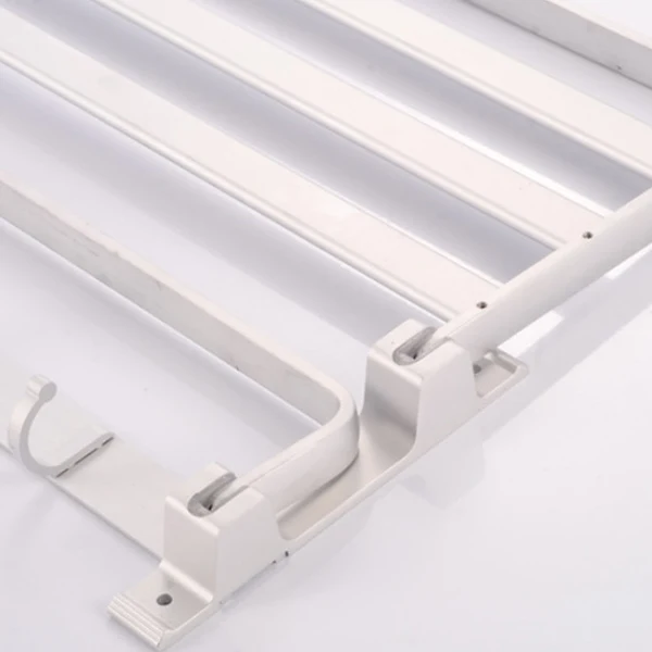 Juego de accesorios de baño moderno de 5 piezas con estante triangular para baño Clearhalo