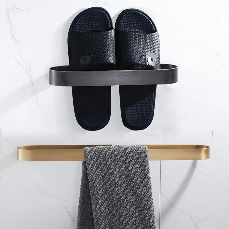 Juego de accesorios de baño moderno de 2 piezas en dorado/negro, toallero Clearhalo