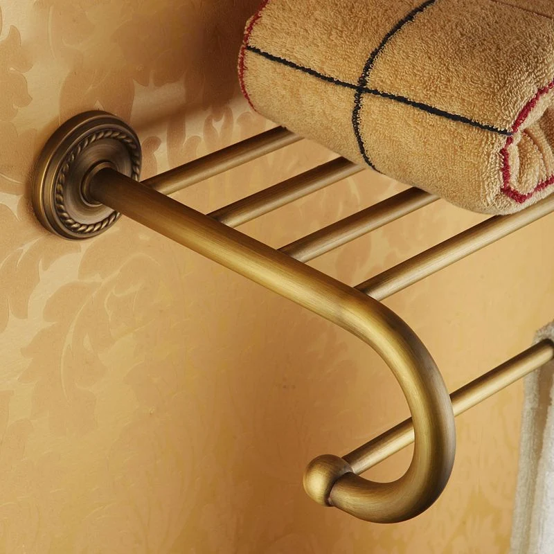 Juego de baño tradicional de latón envejecido con estante para baño, soporte para papel y toallero Clearhalo